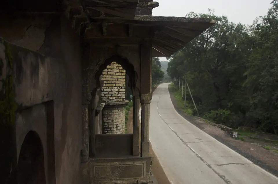 Arched window of Abli Meeni Mahal overlooking the forest road at Darrah