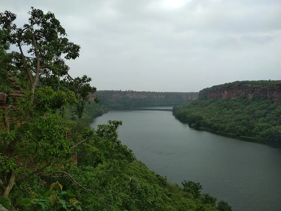 Monsoon-green gorge of the Chambal at Garadiya Mahadev